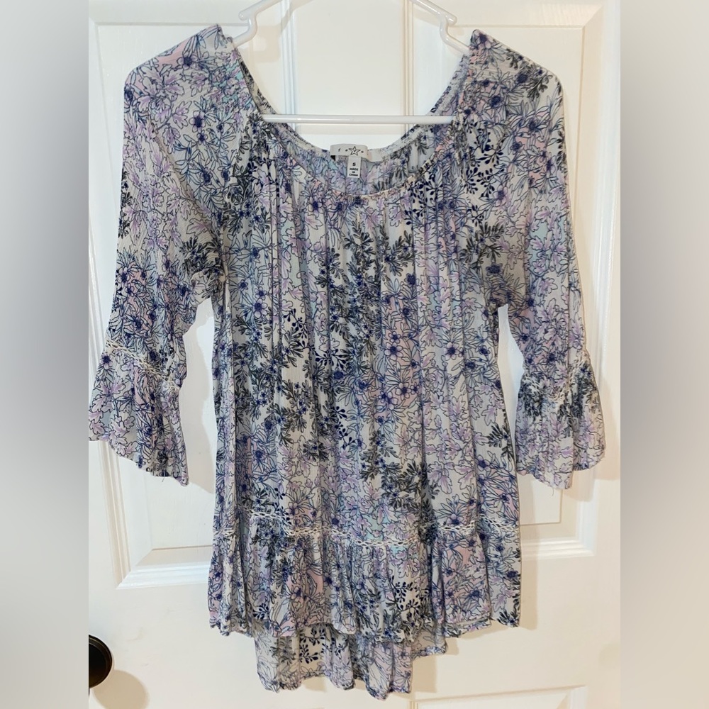 Flowy Flower Top - Picture 2 of 3